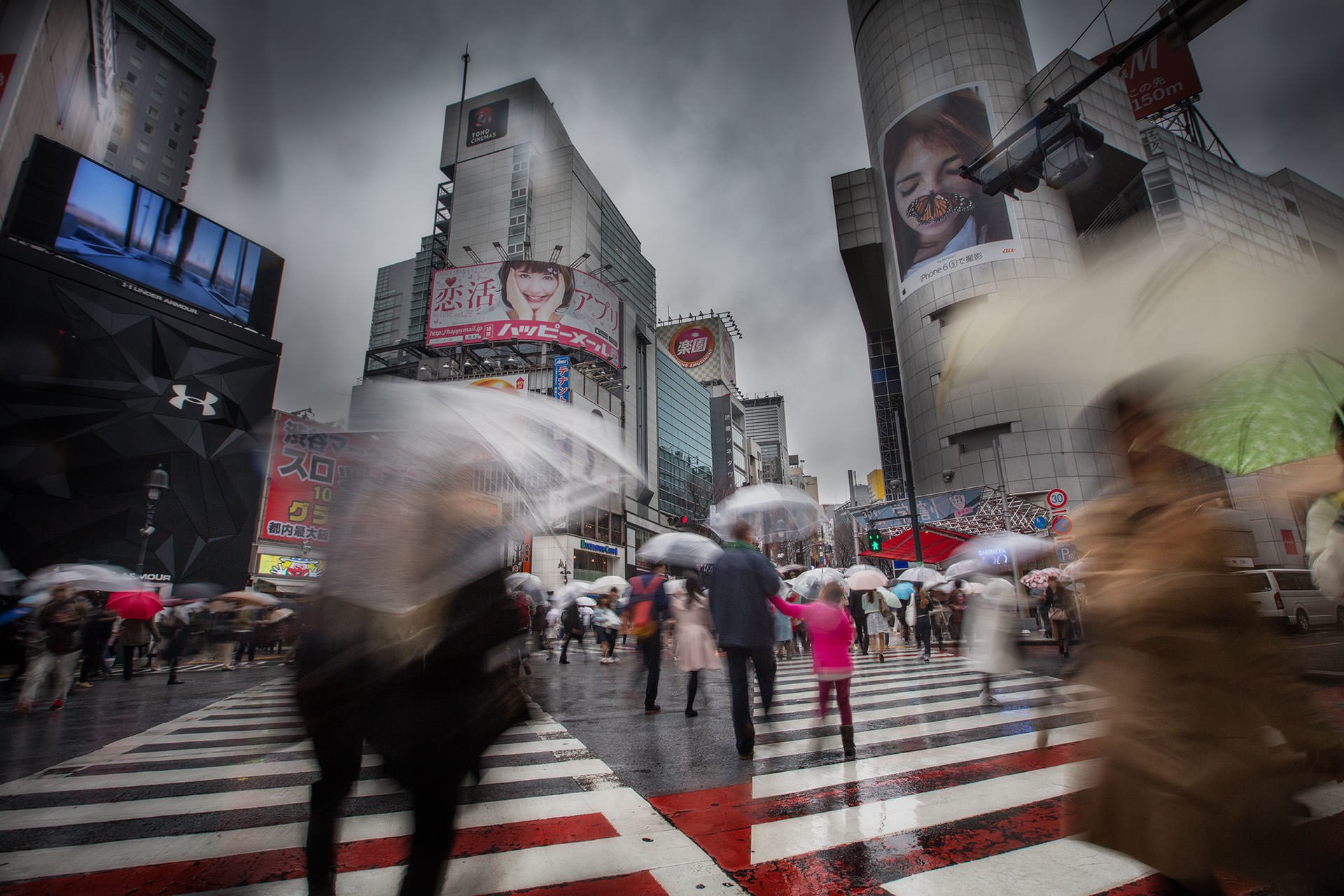 A group of people crossing a street in Japan.