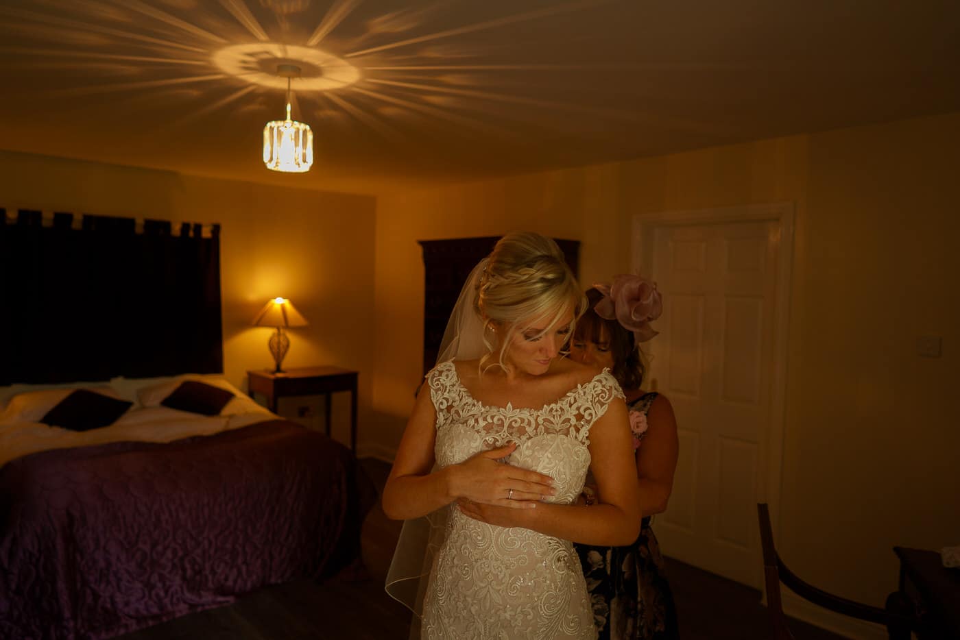 Mum helps the beautiful bride at Netley Hall in Shropshire